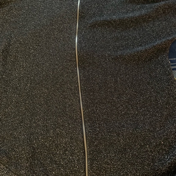 NEW Express Shimmering Black V-Neck Top - Picture 8 of 11